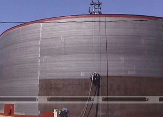 大型油罐罐體防腐除銹立式垂直拋丸機(jī)施工現(xiàn)場(chǎng)圖